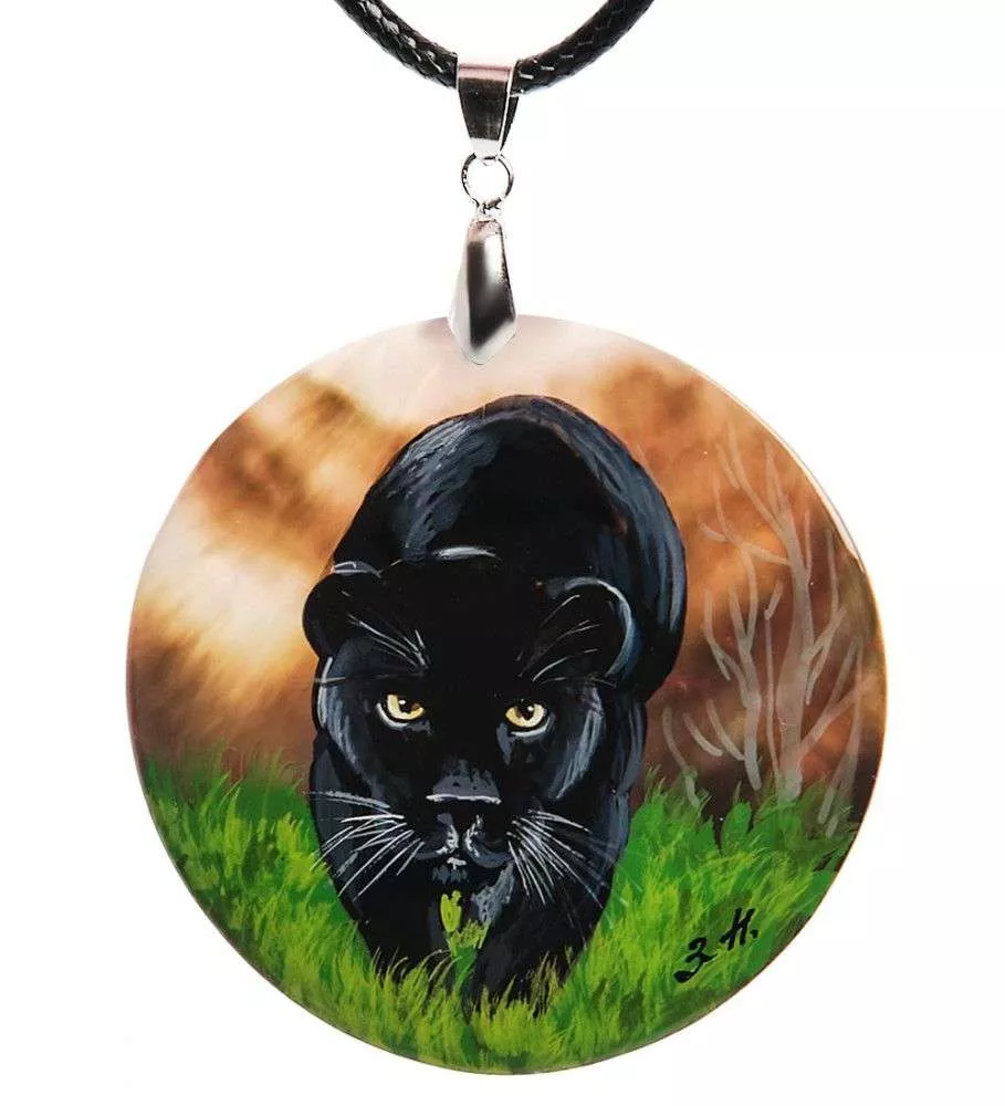 Кулон из перламутра Пантера