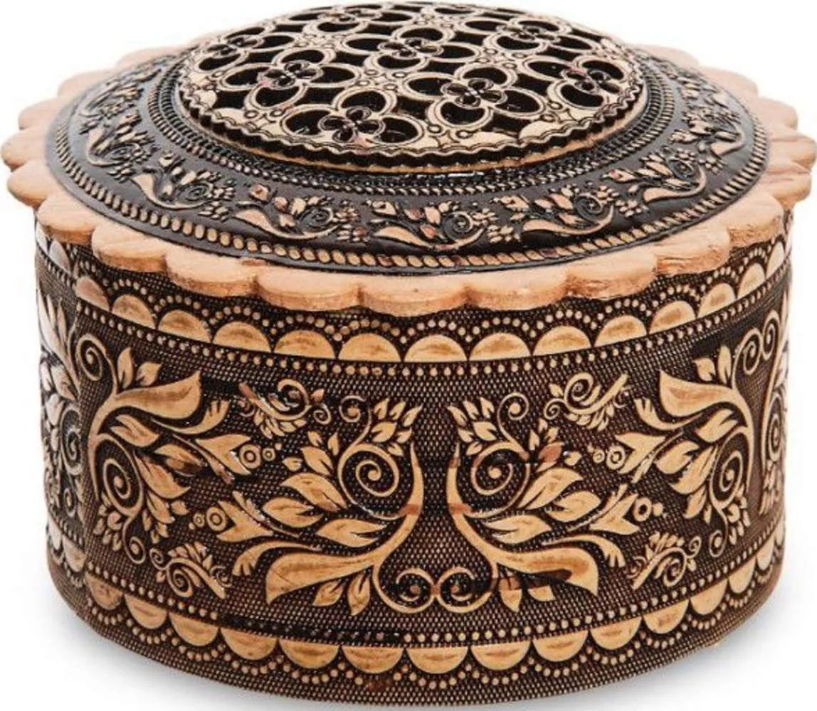 Шкатулка резная