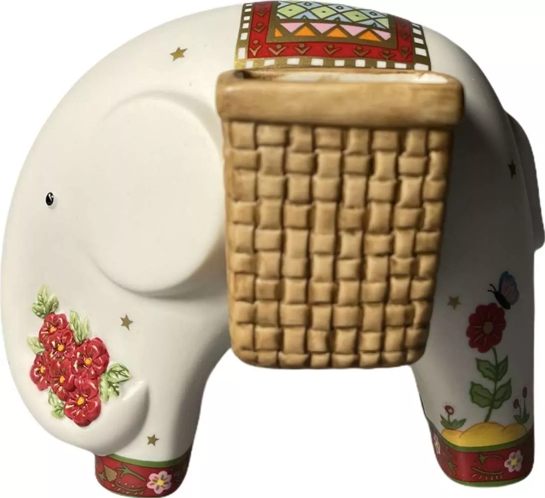 Фигурка / кашпо Лотус