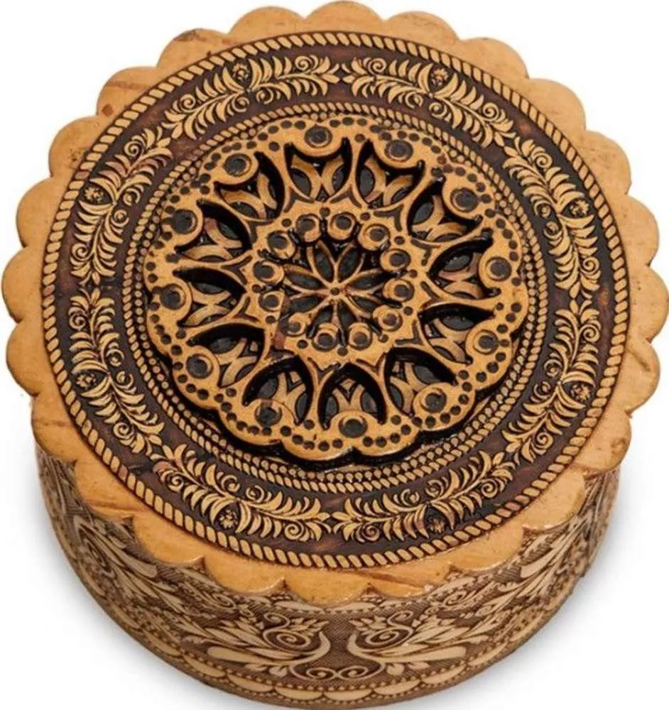 Шкатулка резная