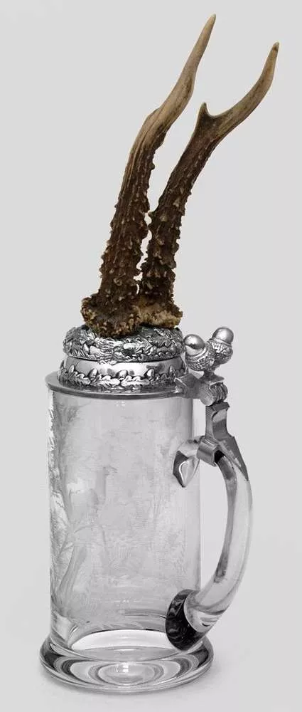 Пивная кружка с рожками косули с гравировкой