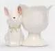 Подставка для яйца молочно-золотистая Кролик с цветком White Rabbit