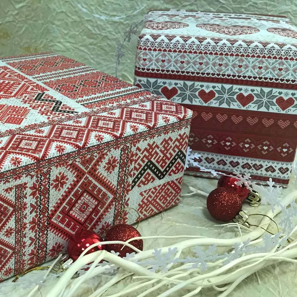 Упаковка подарка Новогодний орнамент