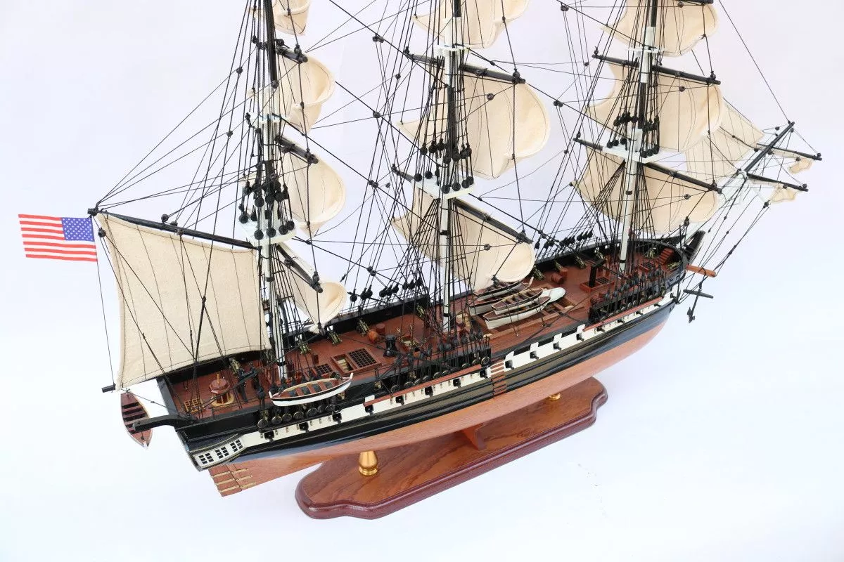 Модель парусника USS Constitution, США