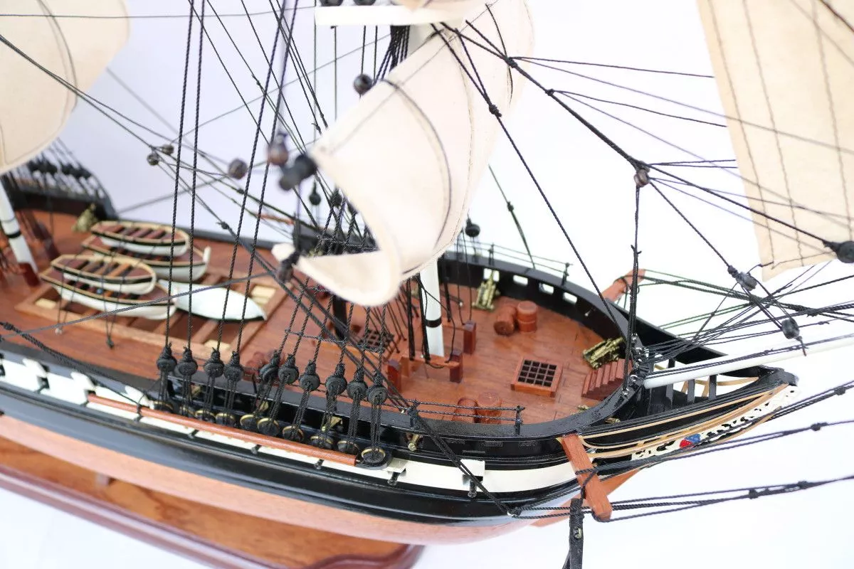 Модель парусника USS Constitution, США