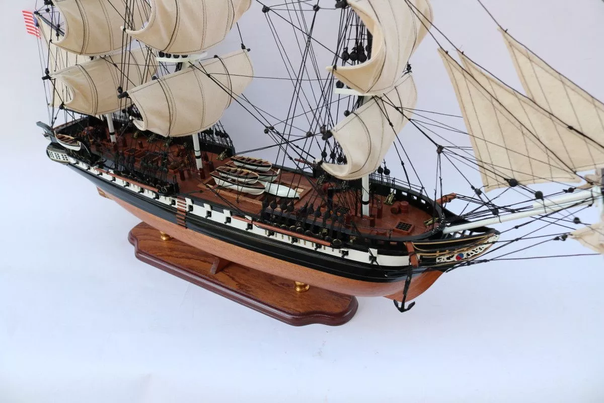 Модель парусника USS Constitution, США