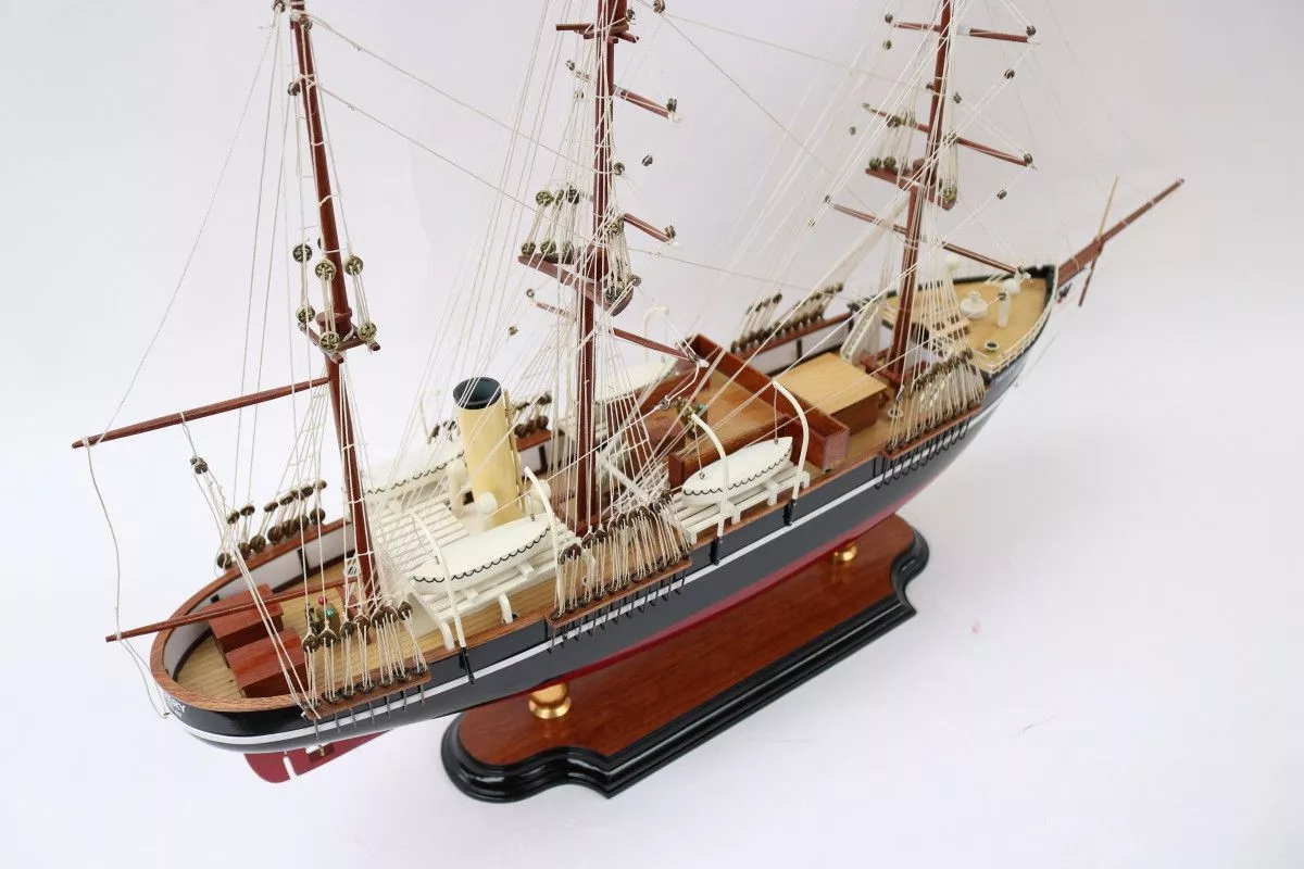 Модель парусника RRS DISCOVERY Британия