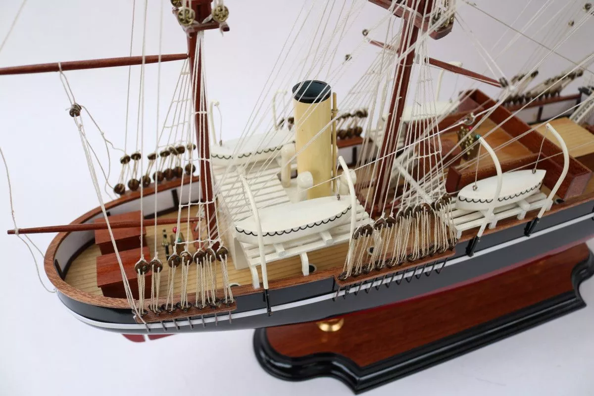 Модель парусника RRS DISCOVERY Британия