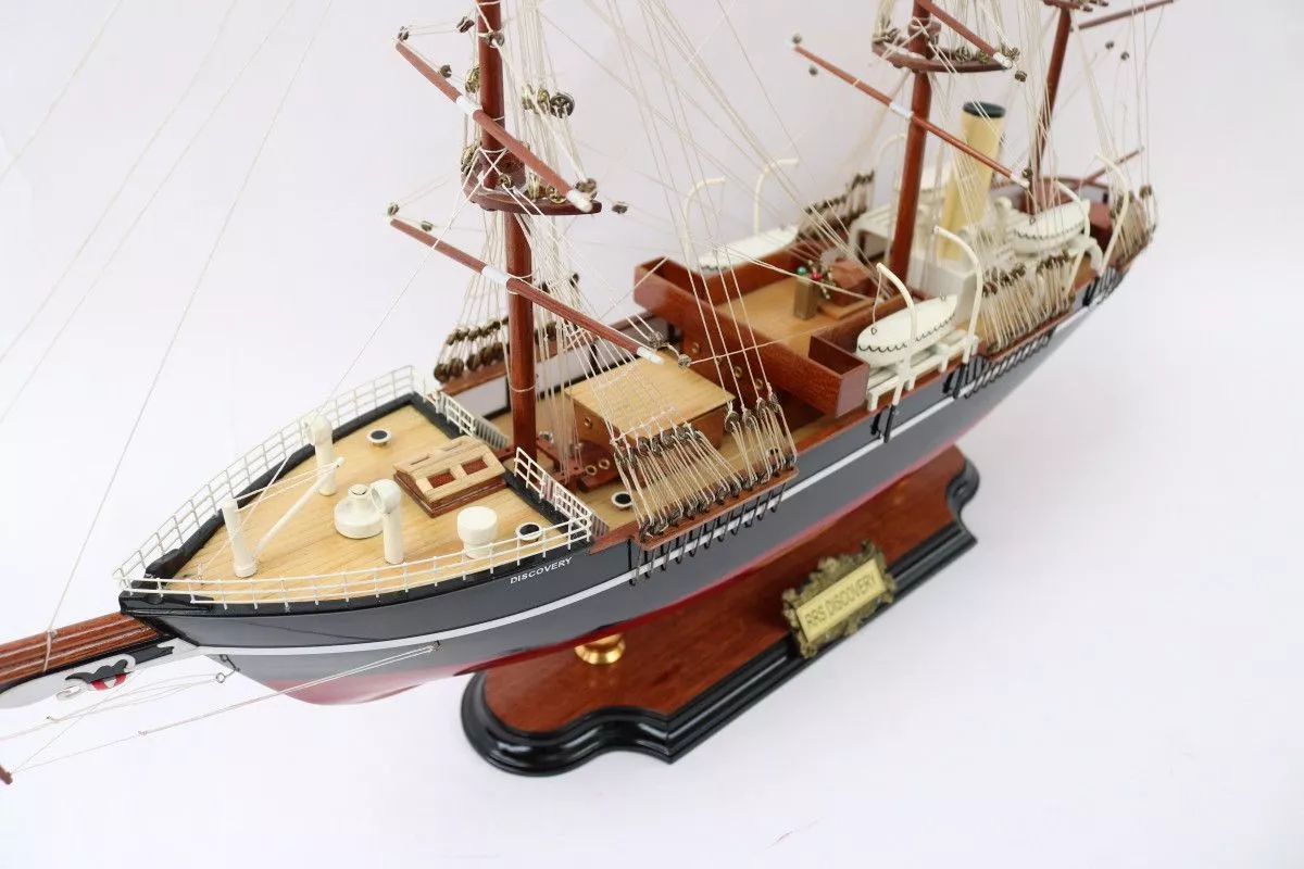 Модель парусника RRS DISCOVERY Британия