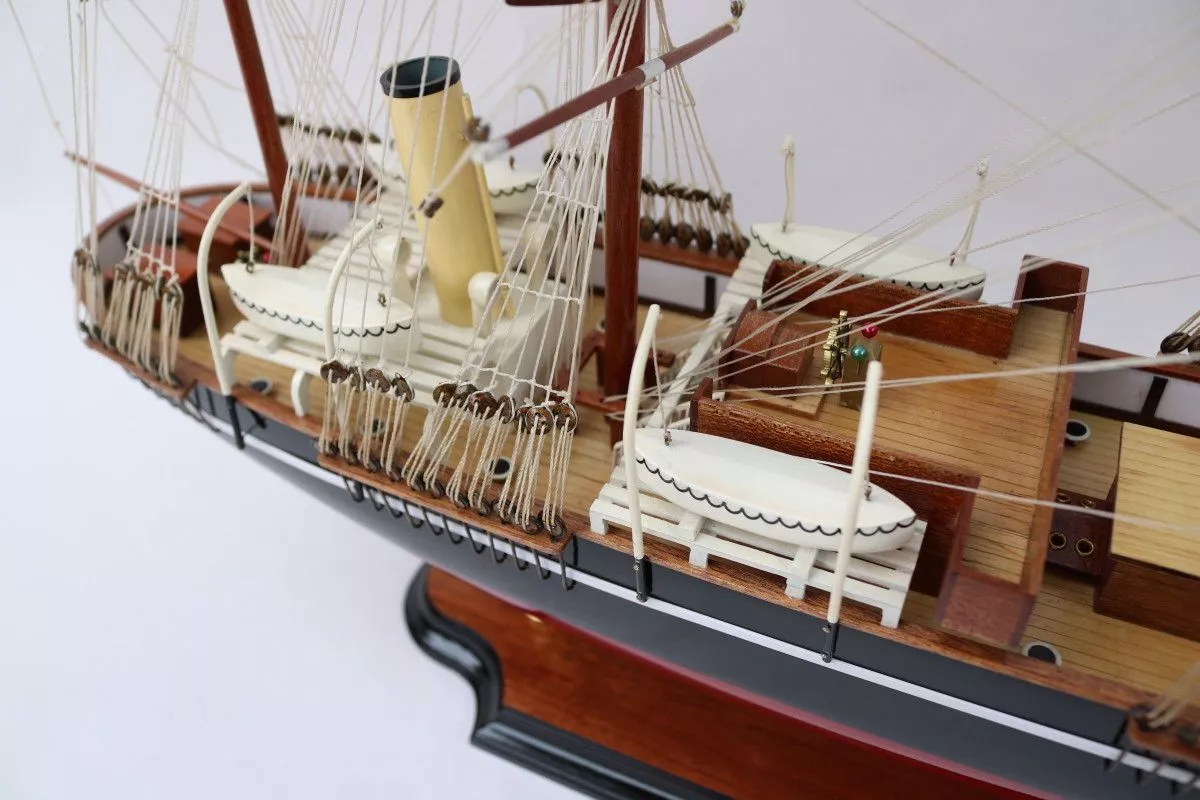 Модель парусника RRS DISCOVERY Британия