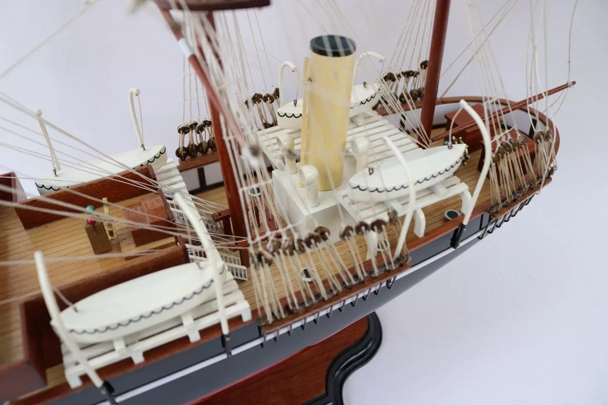 Модель парусника RRS DISCOVERY Британия