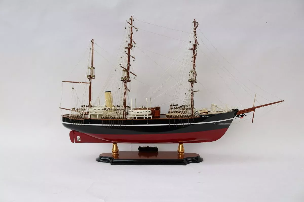 Модель парусника RRS DISCOVERY Британия