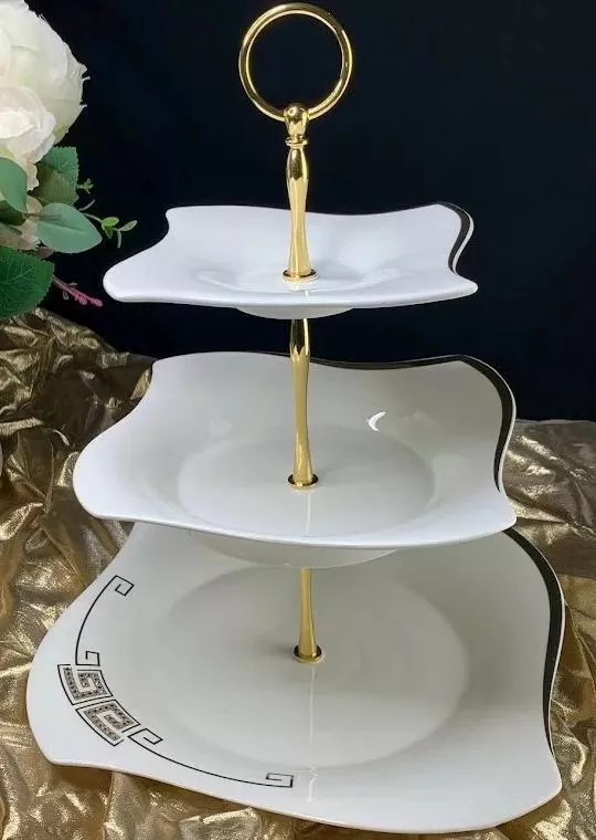 Трехъярусная этажерка Givenchi Gold