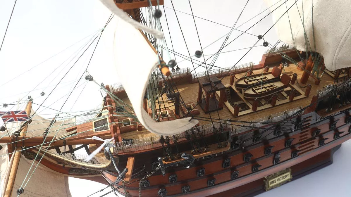 Модель парусника HMS Victory, Англия