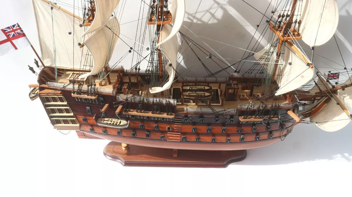 Модель парусника HMS Victory, Англия
