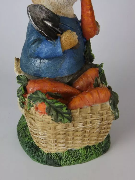Фигурка садовая Кролик с морковью