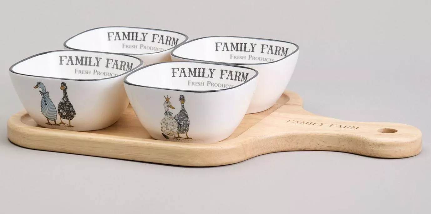 Набор салатников на деревянной подставке Family farm