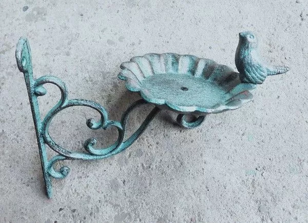 Кормушка для птиц настенная