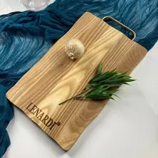 Доска из ясеня с металлической ручкой