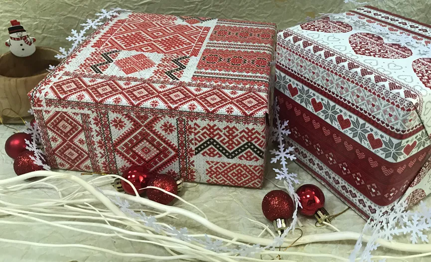 Упаковка подарка Новогодний орнамент