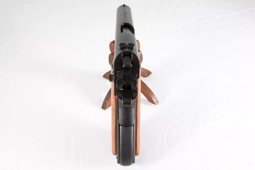 Пистолет автомат Кольт-45, 1911 г. с деревянными накладками
